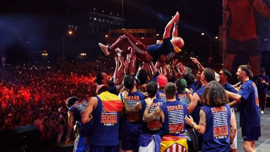 ¡España Campeona del Mundo 2026: La Roja Arriba a Casa con la Copa y Desata la Euforia Nacional!