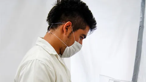 Dr. Adrián González Revela Claves Bacterianas para Prevenir Riesgos Ambientales y en Acuicultura de Sinaloa
