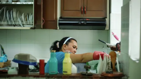 Crisis Laboral: Más de 2.4 Millones de Trabajadoras del Hogar en México Viven en Precariedad