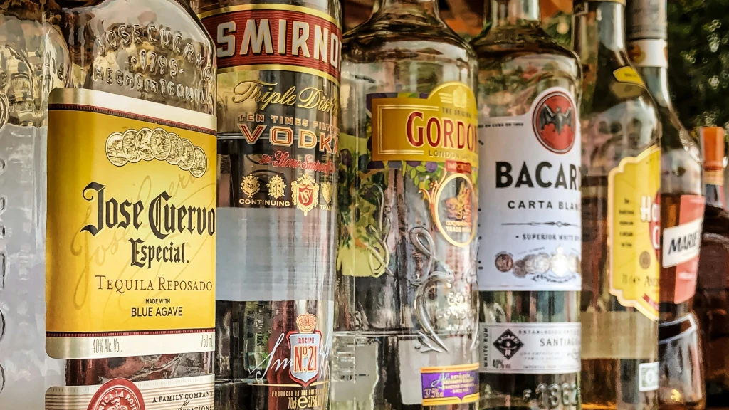 ¡Alerta en México! Cómo Identificar Alcohol Pirata con la Guía de FISAC y Proteger tu Salud