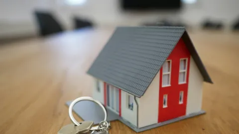Seguros para casa habitación, ¿qué protegen y qué no? Profeco orienta